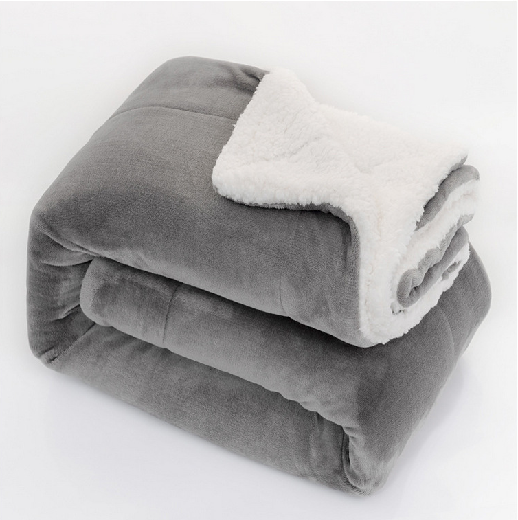 Popular autumn and winter lambswool blanket, thickened double-layer flannel blanket, high-end vacuum packaging, comfortable and warm